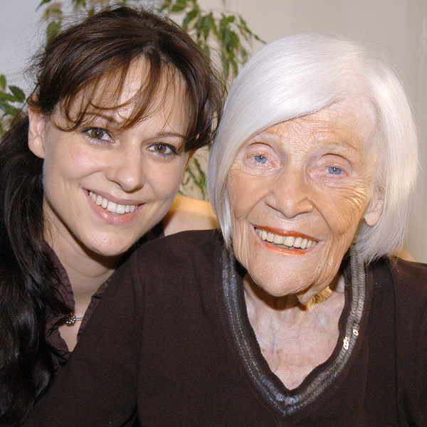 Tanja Bares mit Annemarie Wendl